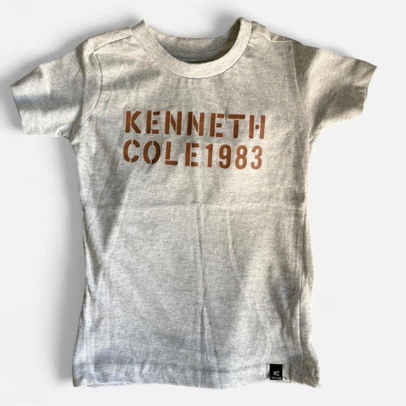 Kenneth Cole 1983 Gray T-Shirt and Beige Shorts Set - Picture 2 of 4